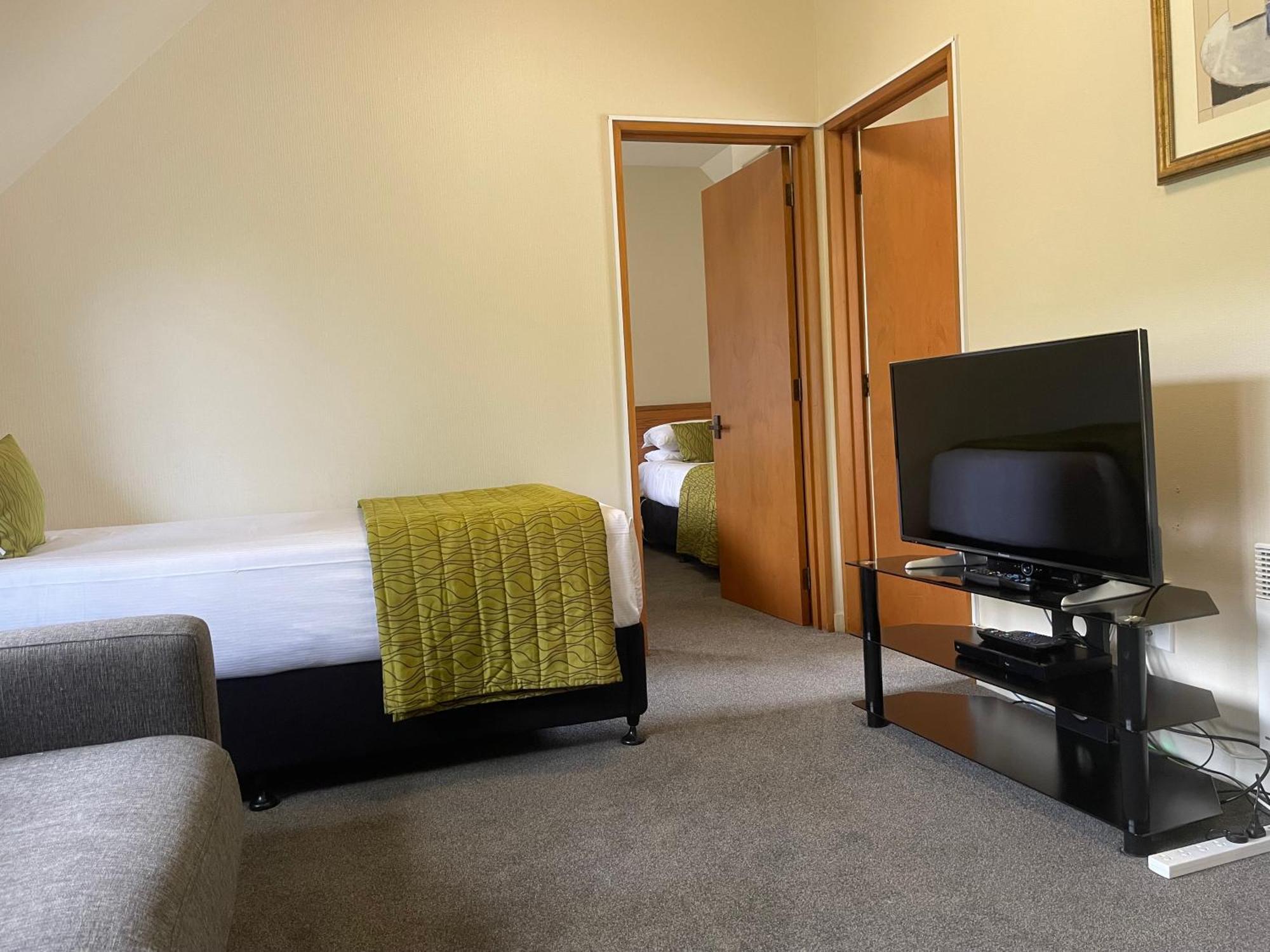 Allan Court 4*