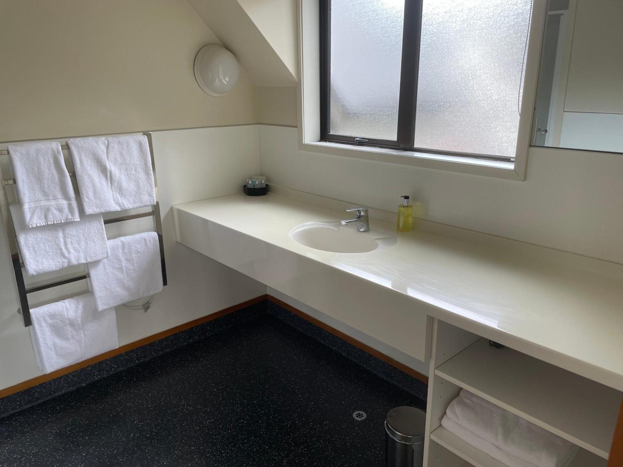 Allan Court Motel 4*