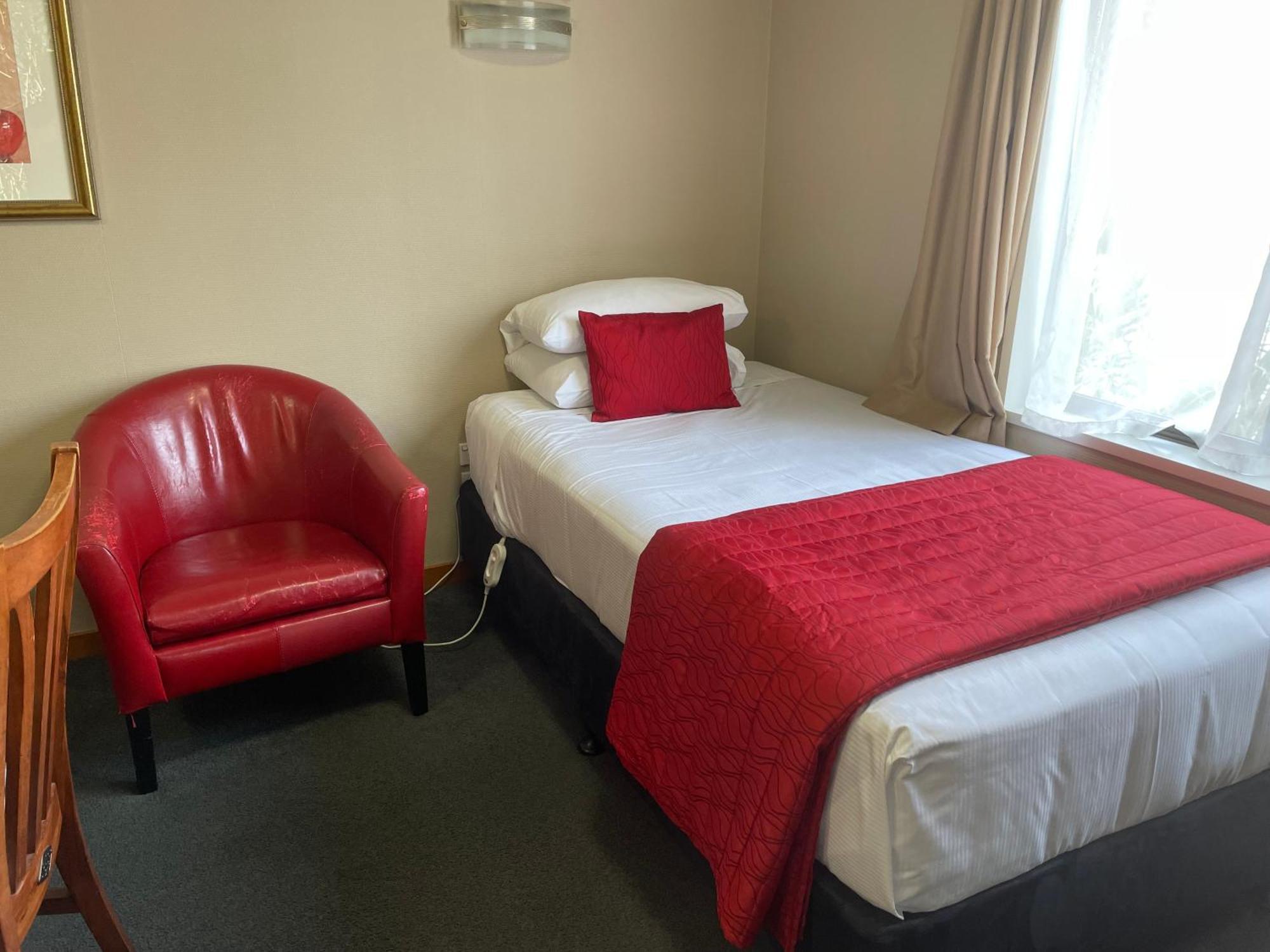 Allan Court Motel 4*