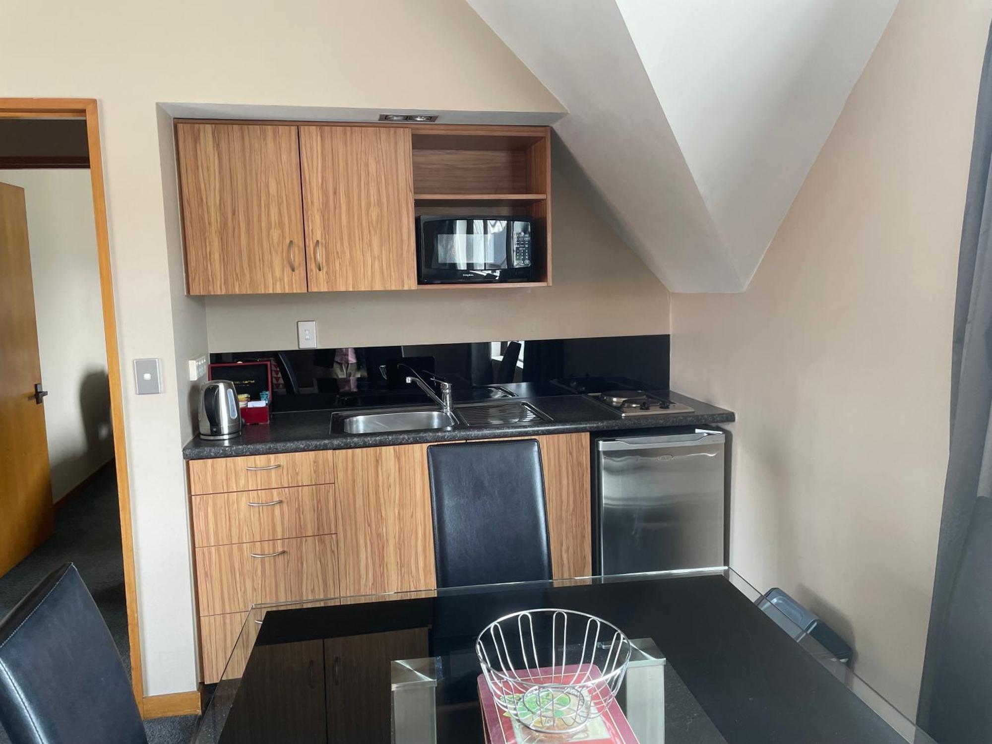 Allan Court Motel 4*