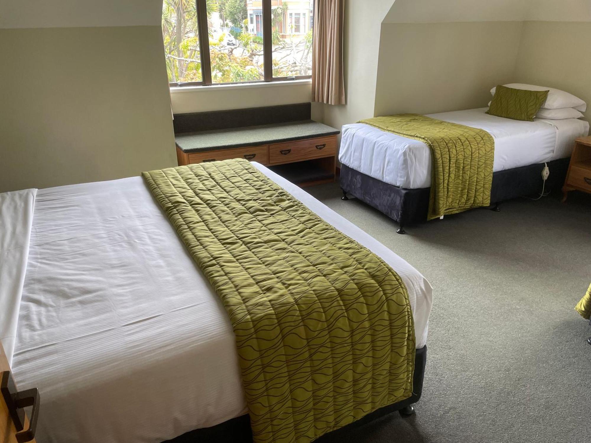 Allan Court 4*
