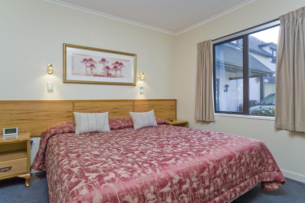 Allan Court 4*