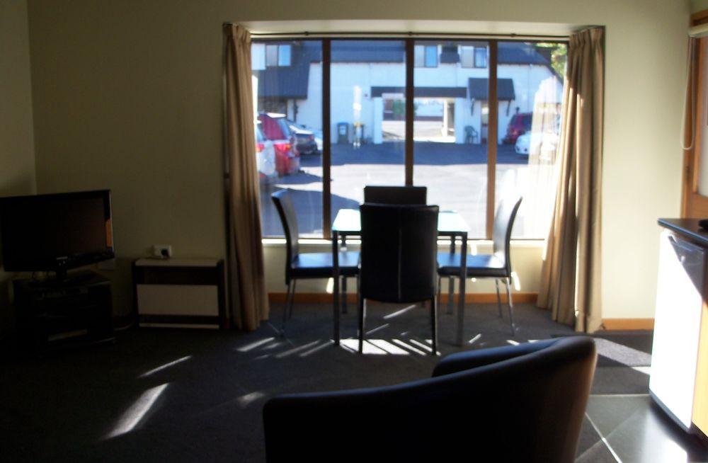 Allan Court Motel 4*