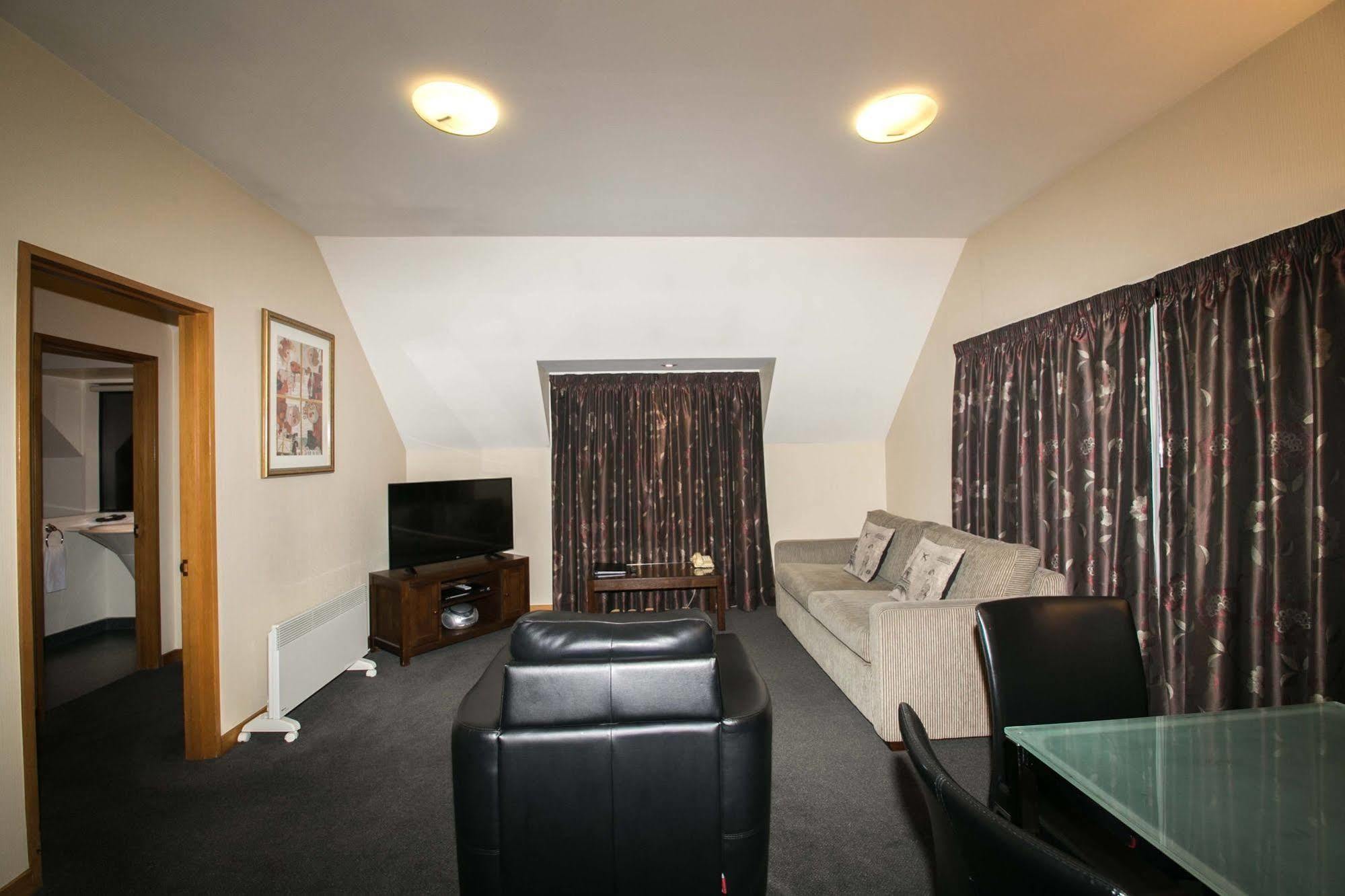 Allan Court