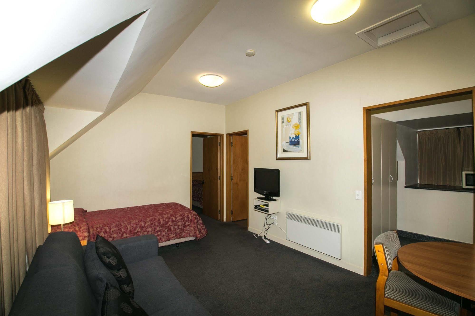 Allan Court 4*